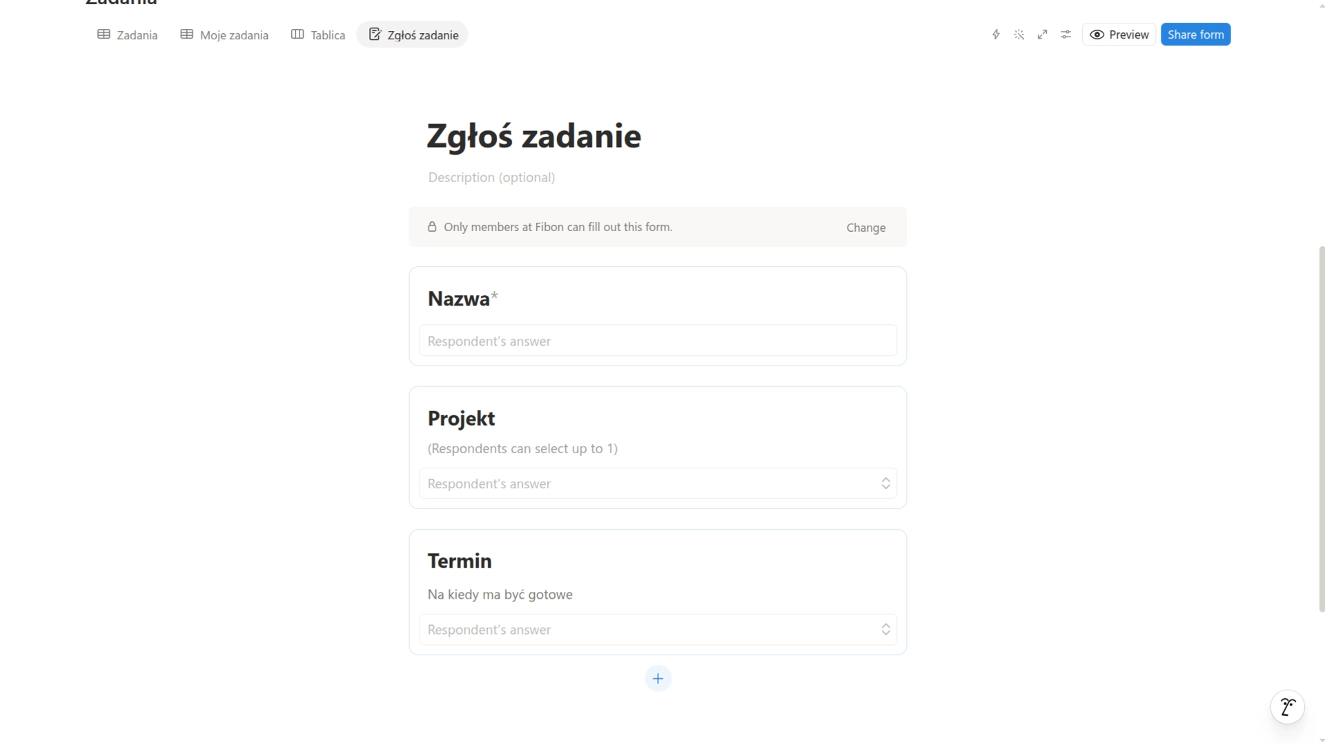 Formularz Zgłoś zadanie w Notion: pytania Nazwa, Projekt z wyborem jednego projektu i Termin z opisem Na kiedy ma być gotowe